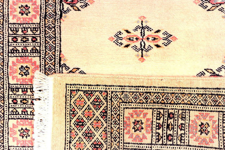 Antique White Butterfly 2' 7 x 10' 1 - No. 45591 - ALRUG Rug Store