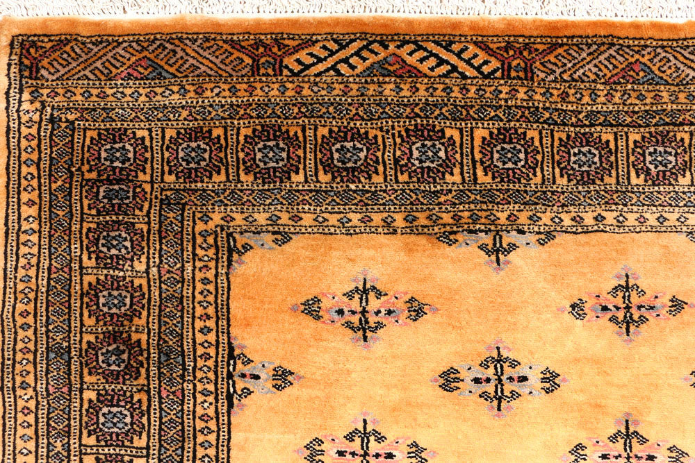 Navajo White Butterfly 4' 7 x 6' 8 - No. 45888 - ALRUG Rug Store