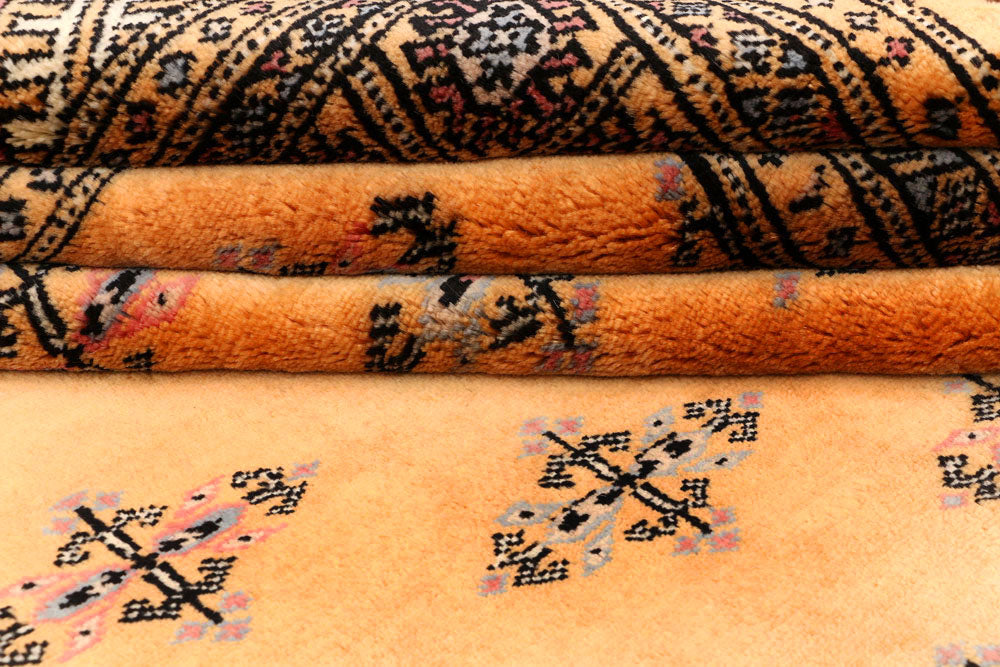 Navajo White Butterfly 4' 7 x 6' 8 - No. 45888 - ALRUG Rug Store