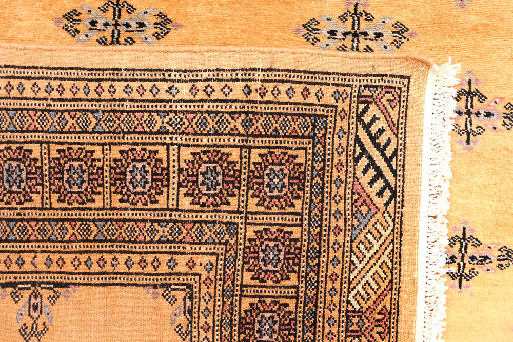 Navajo White Butterfly 4' 7 x 6' 8 - No. 45888 - ALRUG Rug Store