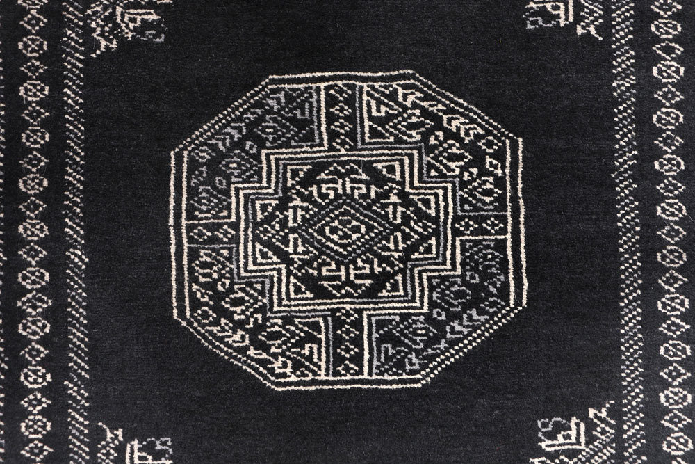 Black Fil Pa 2' 1 x 4' 10 - No. 46522 - ALRUG Rug Store