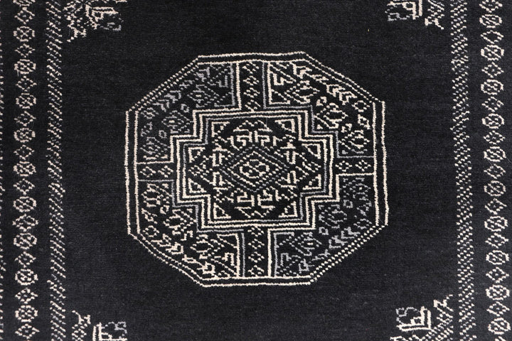 Black Fil Pa 2' 1 x 4' 10 - No. 46522 - ALRUG Rug Store
