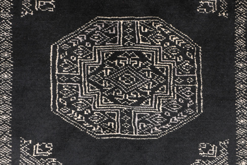 Black Fil Pa 2' 7 x 6' 6 - No. 46567 - ALRUG Rug Store