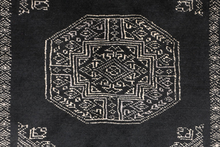 Black Fil Pa 2' 7 x 6' 6 - No. 46567 - ALRUG Rug Store