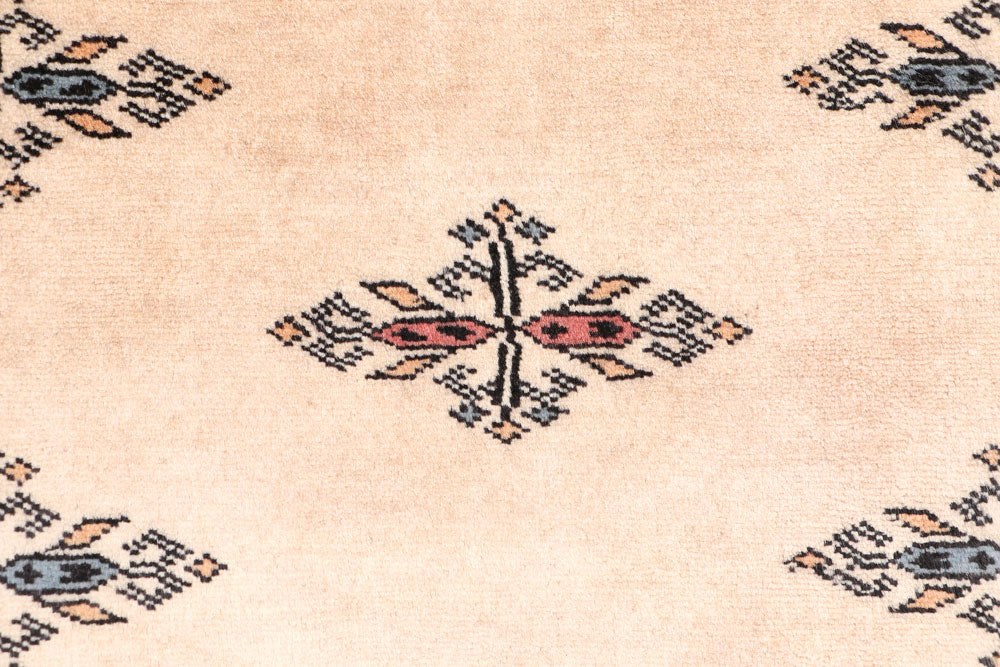 Navajo White Butterfly 2' 7 x 6' 8 - No. 46655 - ALRUG Rug Store