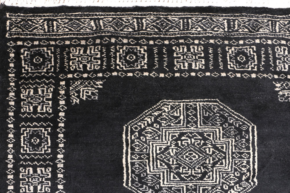 Black Fil Pa 2' 6 x 7' 11 - No. 46700 - ALRUG Rug Store