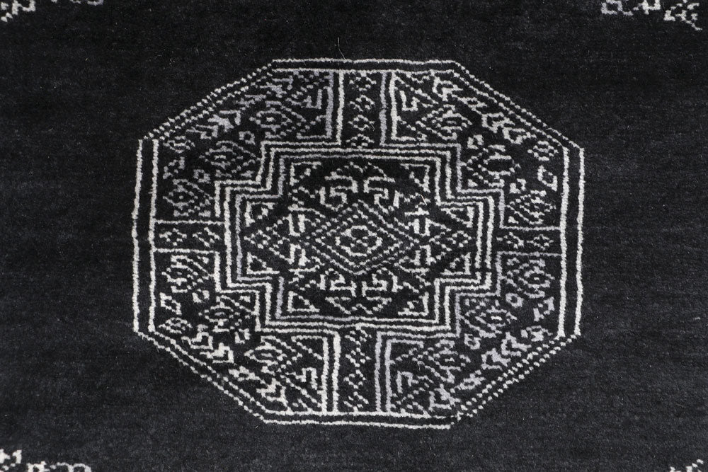 Black Fil Pa 2' 6 x 10' 6 - No. 46846 - ALRUG Rug Store