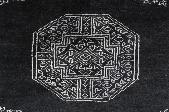 Black Fil Pa 2' 6 x 10' 6 - No. 46846 - ALRUG Rug Store