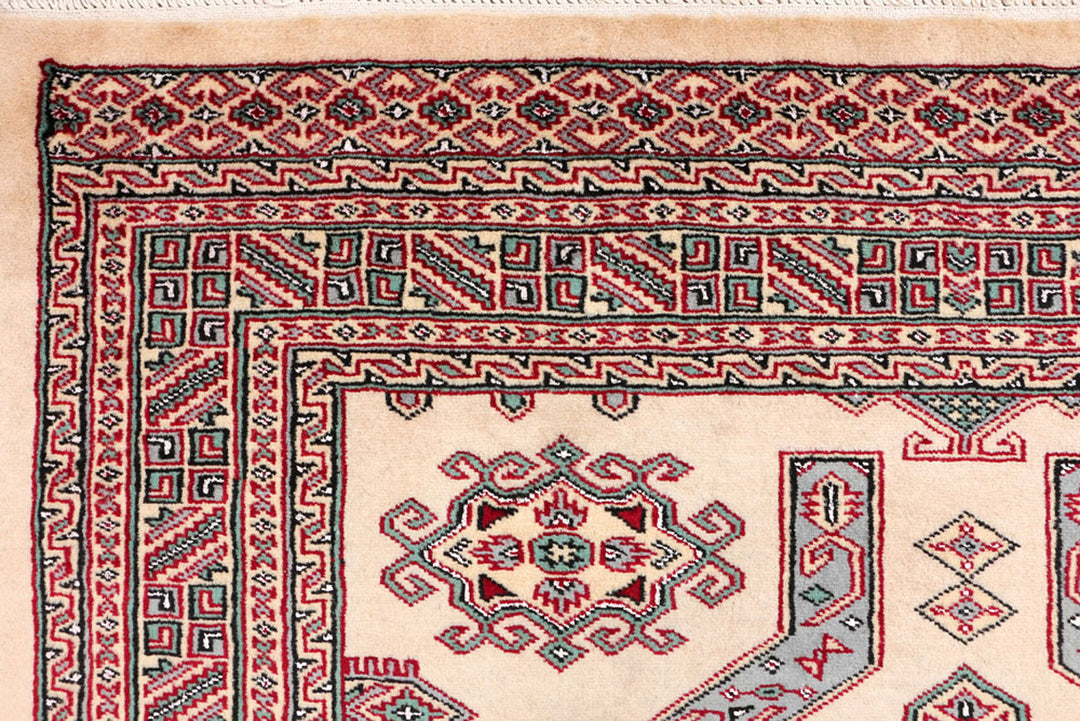 White Caucasian Rug 4' 2" x 6' 5" Hand-Knotted detail