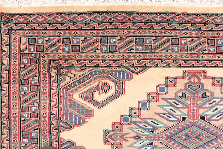 White Caucasian Oriental Rug 4' 3 x 6' Hand-Knotted detail
