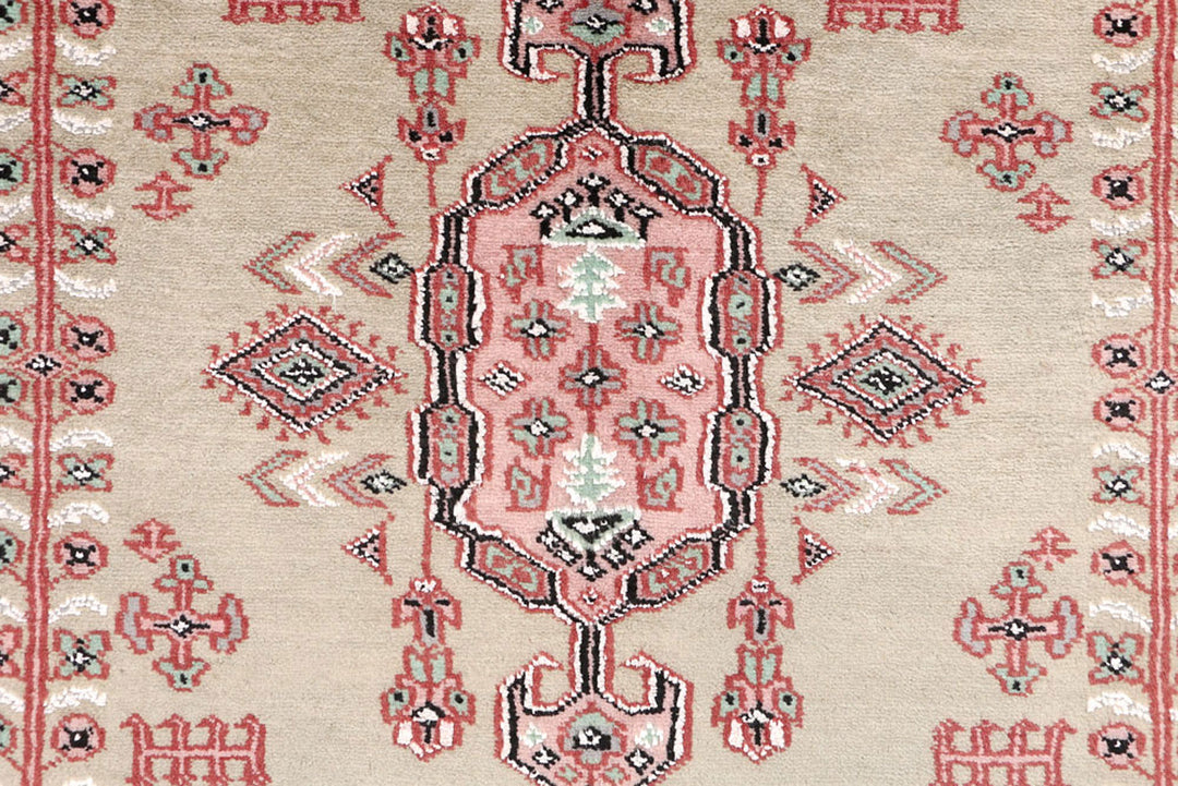 Gainsboro Caucasian 3'  3" x 5'  8" - No. QA18353