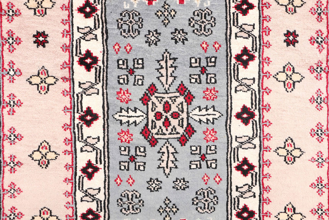 Tan Caucasian 3'  2" x 5'  8" - No. QA17271