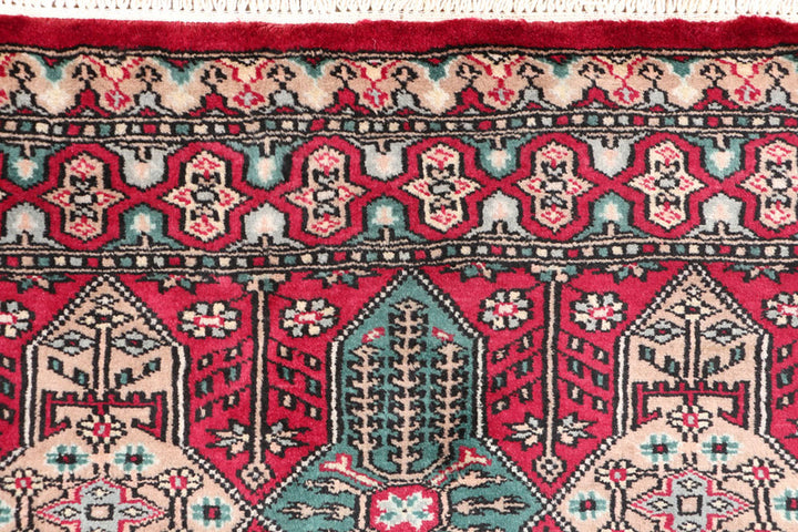 Firebrick Caucasian 2' 7 x 3' 11 - No. 47569