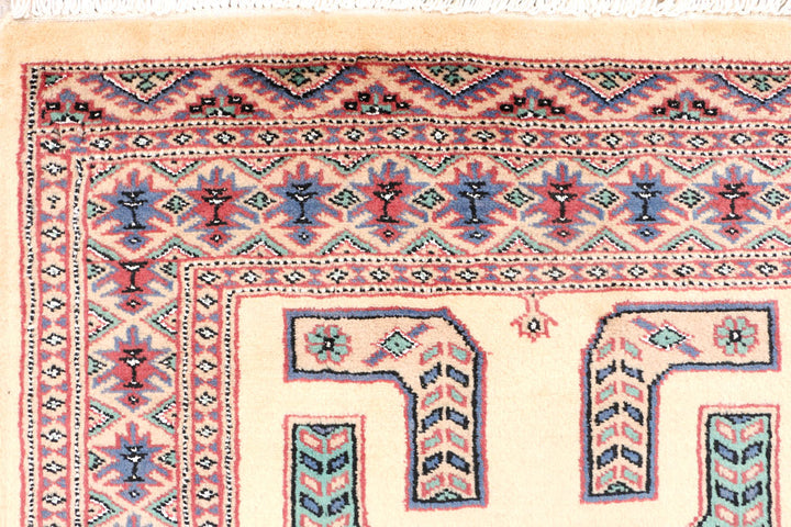 Navajo White Caucasian 2' 7 x 4' - No. 47610 - ALRUG Rug Store