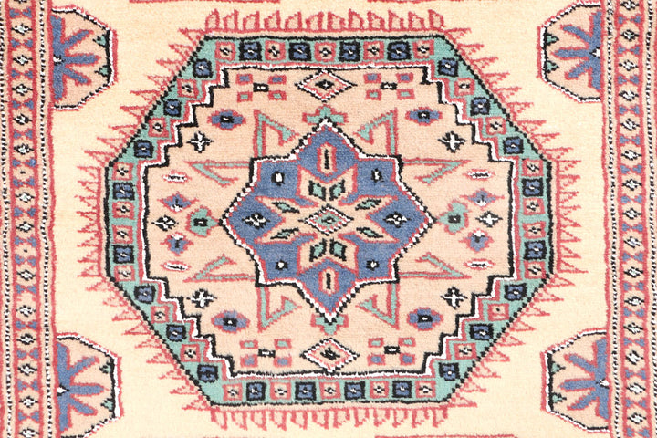 Navajo White Caucasian 2' 7 x 4' - No. 47610 - ALRUG Rug Store