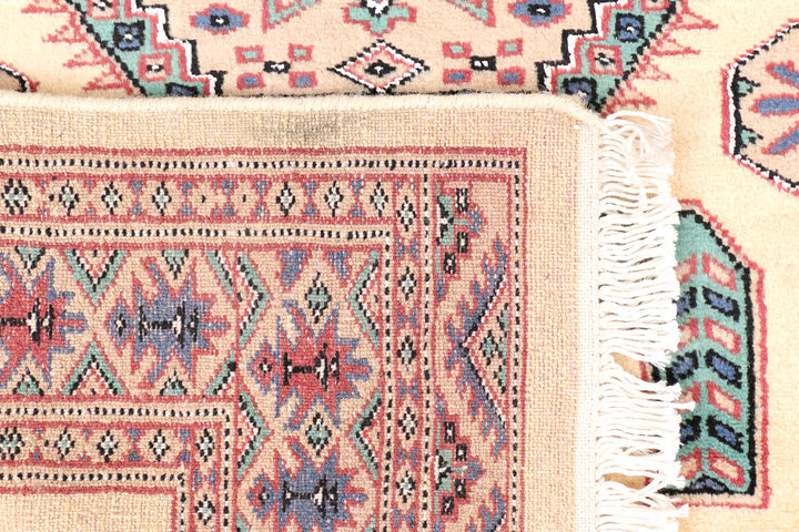 Navajo White Caucasian 2' 7 x 4' - No. 47610 - ALRUG Rug Store