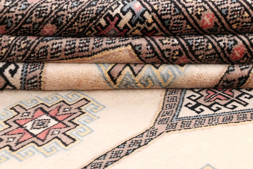 Navajo White Jaldar 6'  8" x 10'  4" - No. QA26140