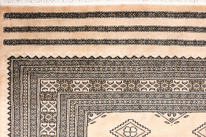 Navajo White Jaldar 6' 6 x 9' 10 - No. 47673 - ALRUG Rug Store