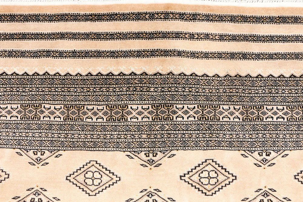 Navajo White Jaldar 6' 6 x 9' 10 - No. 47673 - ALRUG Rug Store
