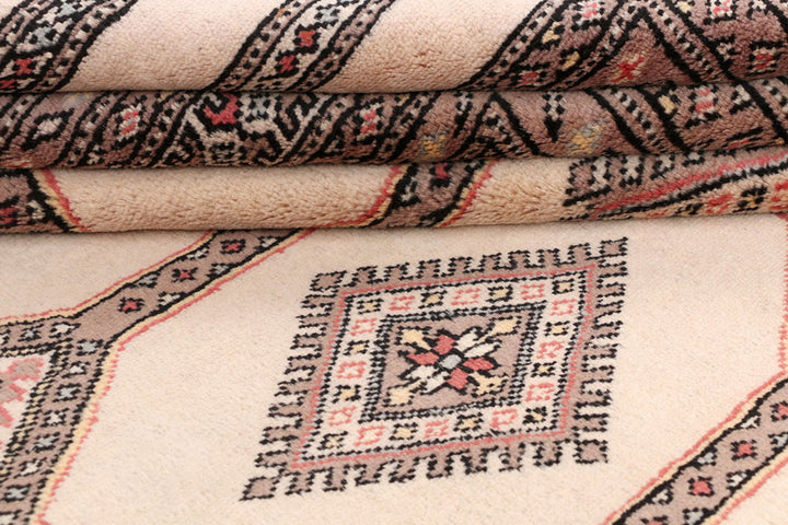 Navajo White Jaldar 6'  7" x 10'  5" - No. QA95585