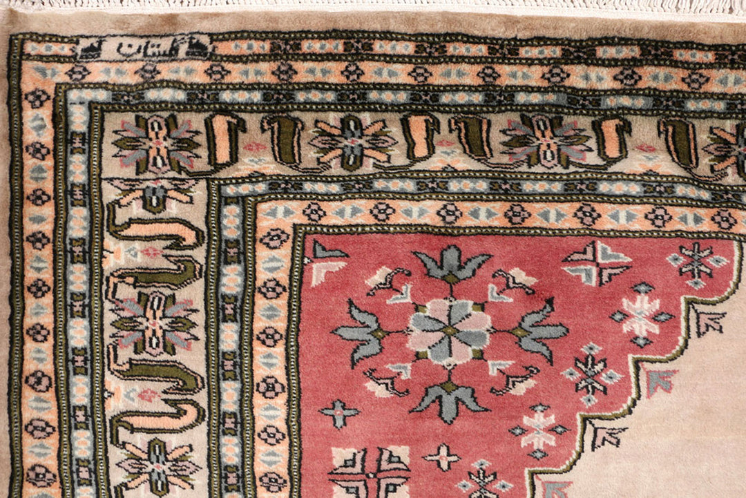 Tan Caucasian 5'  8" x 8'  5" - No. QA30236