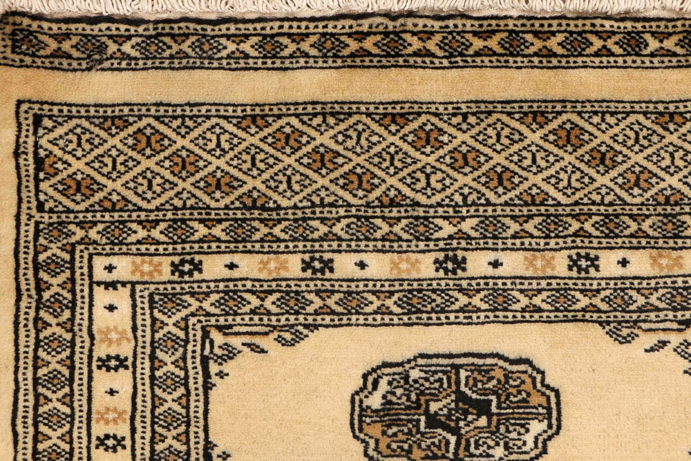 Navajo White Bokhara 2' 4 x 6' 9 - No. 48202 - ALRUG Rug Store