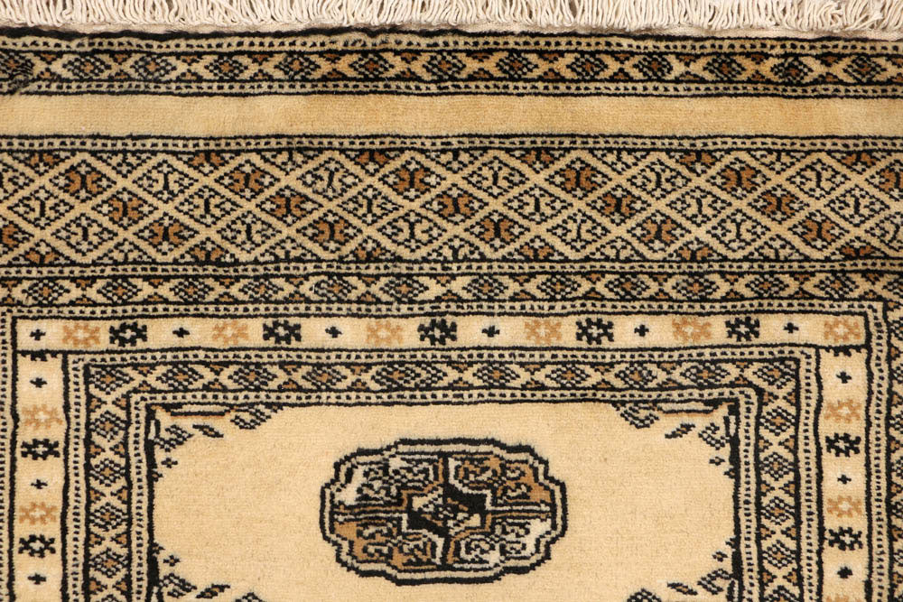 Navajo White Bokhara 2' 4 x 6' 9 - No. 48202 - ALRUG Rug Store