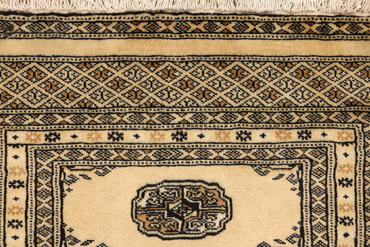 Navajo White Bokhara 2' 4 x 6' 9 - No. 48202 - ALRUG Rug Store