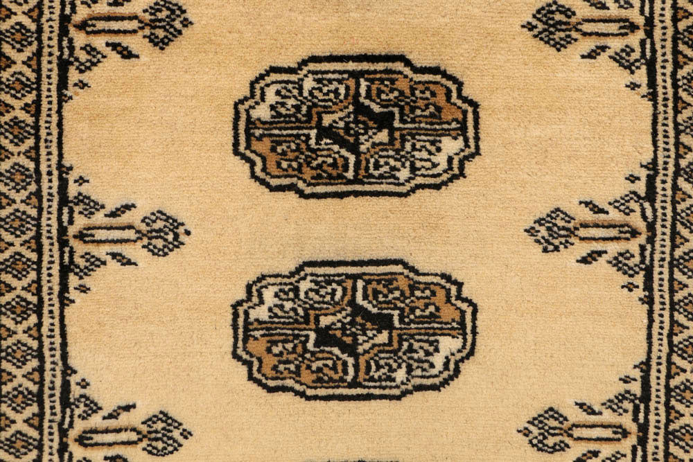 Navajo White Bokhara 2' 4 x 6' 9 - No. 48202 - ALRUG Rug Store