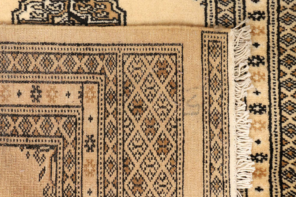 Navajo White Bokhara 2' 4 x 6' 9 - No. 48202 - ALRUG Rug Store