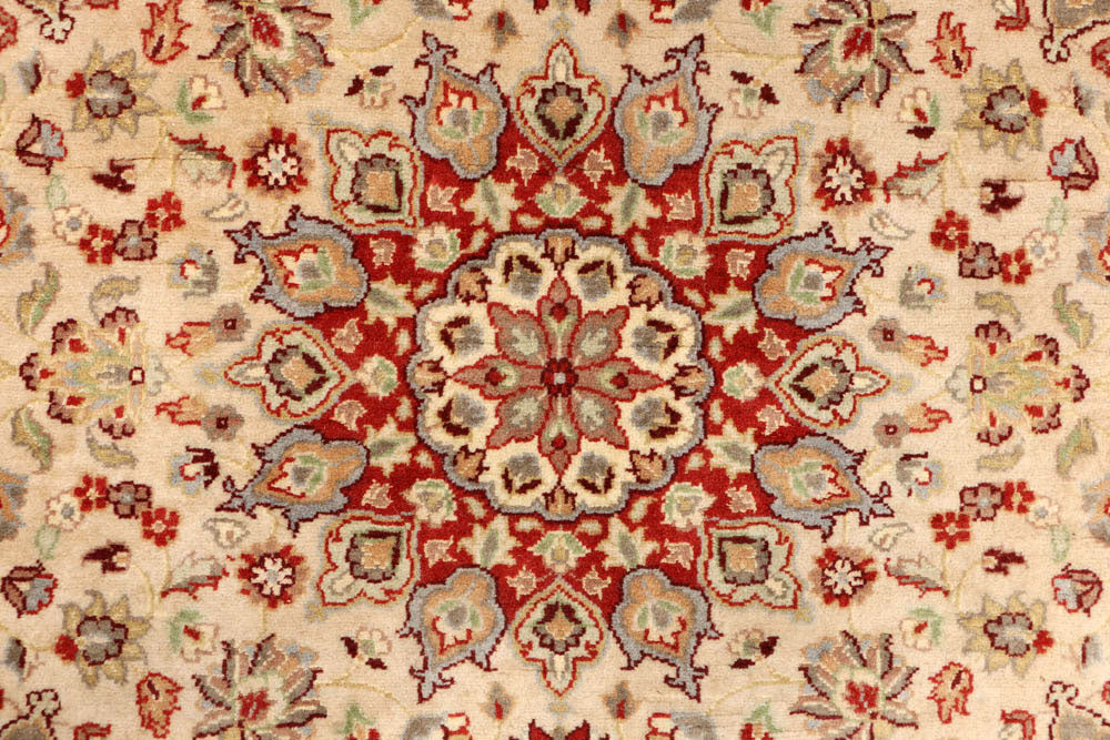 Bisque Kashan 3' 7 x 3' 8 - No. 48409 - ALRUG Rug Store