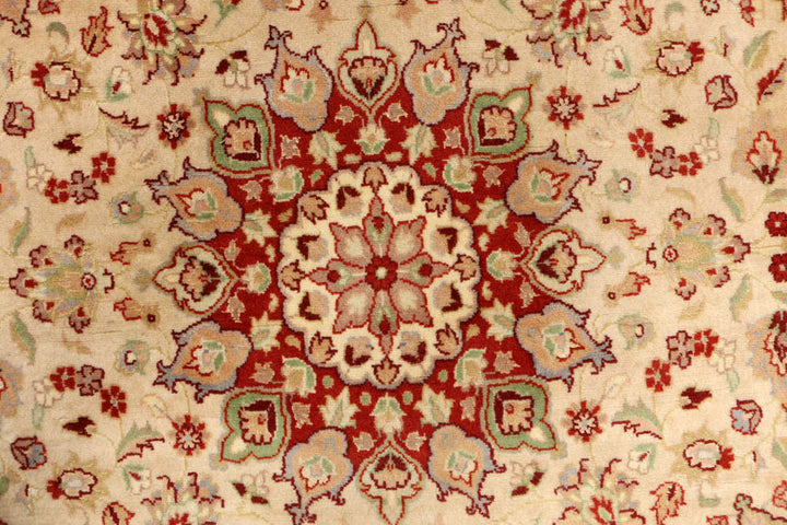 Bisque Kashan 4' 1 x 4' 4 - No. 48424 - ALRUG Rug Store