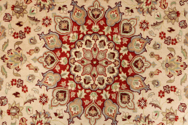 Bisque Kashan 4' 2 x 4' 5 - No. 48425 - ALRUG Rug Store