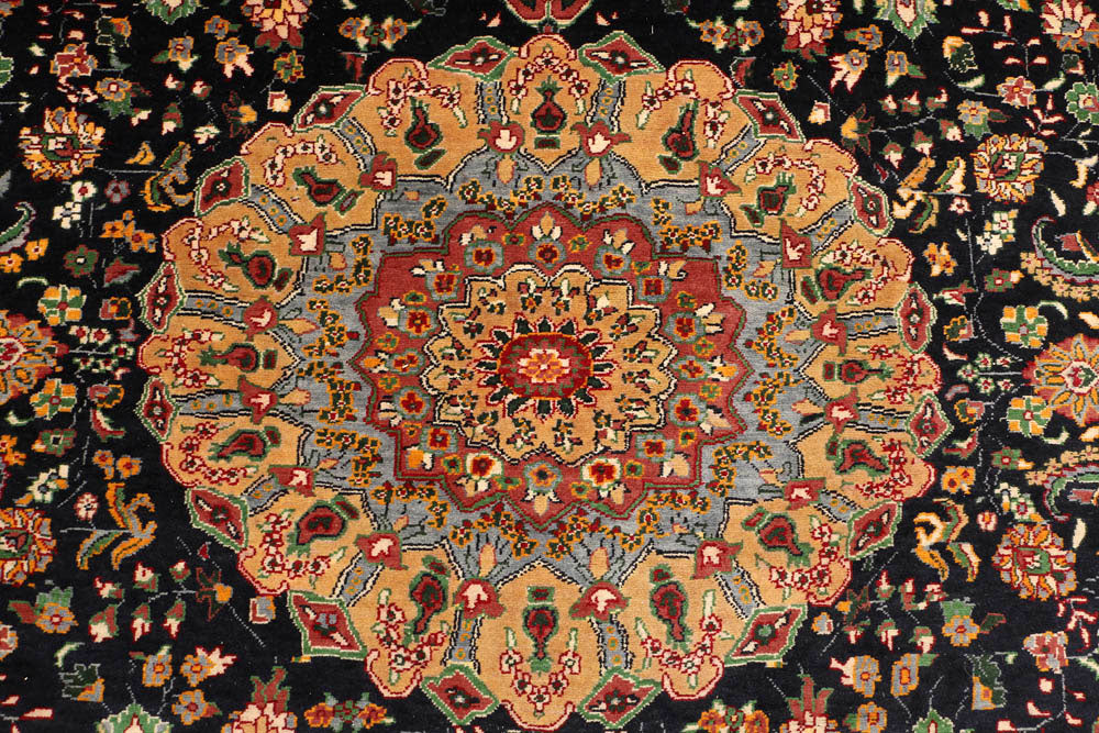Black Kashan 6' 8 x 9' 9 - No. 48705 - ALRUG Rug Store