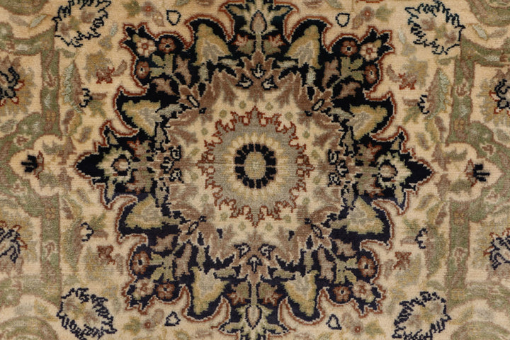 Cornsilk Isfahan 3' x 5' 4 - No. 52304 - ALRUG Rug Store