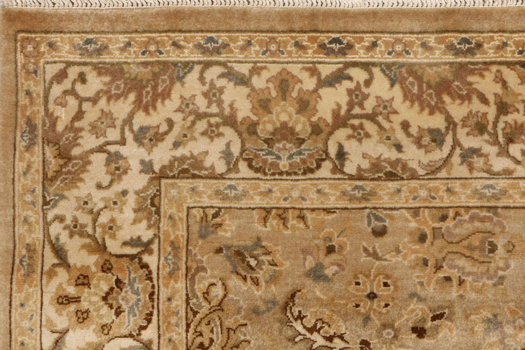 White Mahal Rug 4' 1" x 5' 11" Hand-Knotted detail