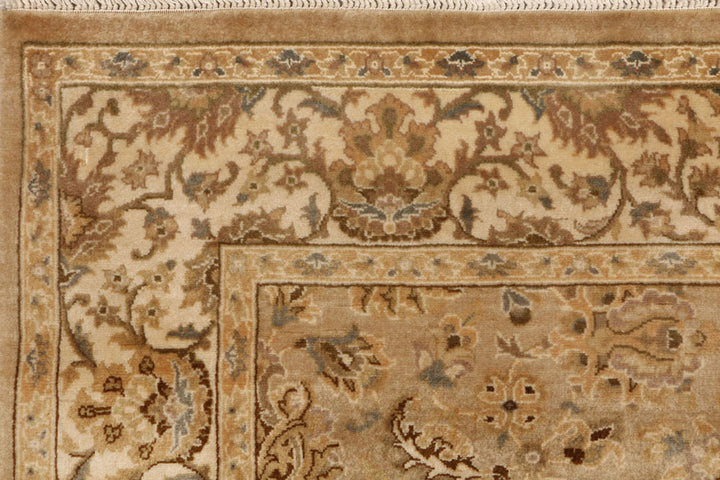 White Mahal Rug 4' 1" x 5' 11" Hand-Knotted detail