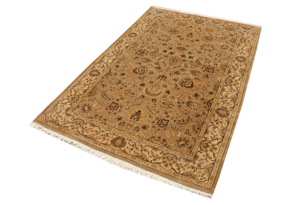 White Mahal Rug 4' 1" x 5' 11" Hand-Knotted pattern