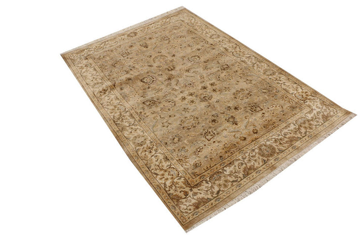 White Mahal Rug 4' 1" x 5' 11" Hand-Knotted border