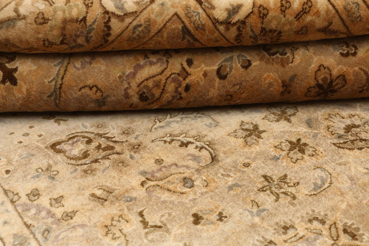 White Mahal Rug 4' 1" x 5' 11" Hand-Knotted field