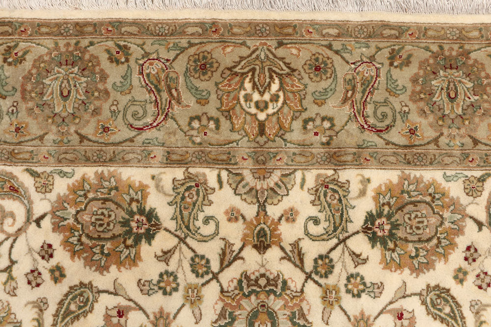 Blanched Almond Mahal 4' 6 x 7' 1 - No. 52347 - ALRUG Rug Store