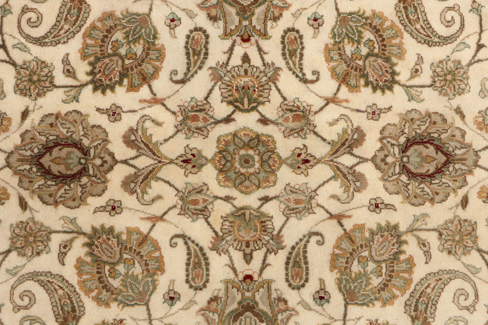 Blanched Almond Mahal 4' 6 x 7' 1 - No. 52347 - ALRUG Rug Store