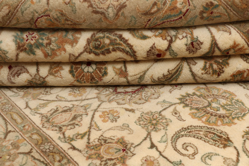 Blanched Almond Mahal 4' 6 x 7' 1 - No. 52347 - ALRUG Rug Store