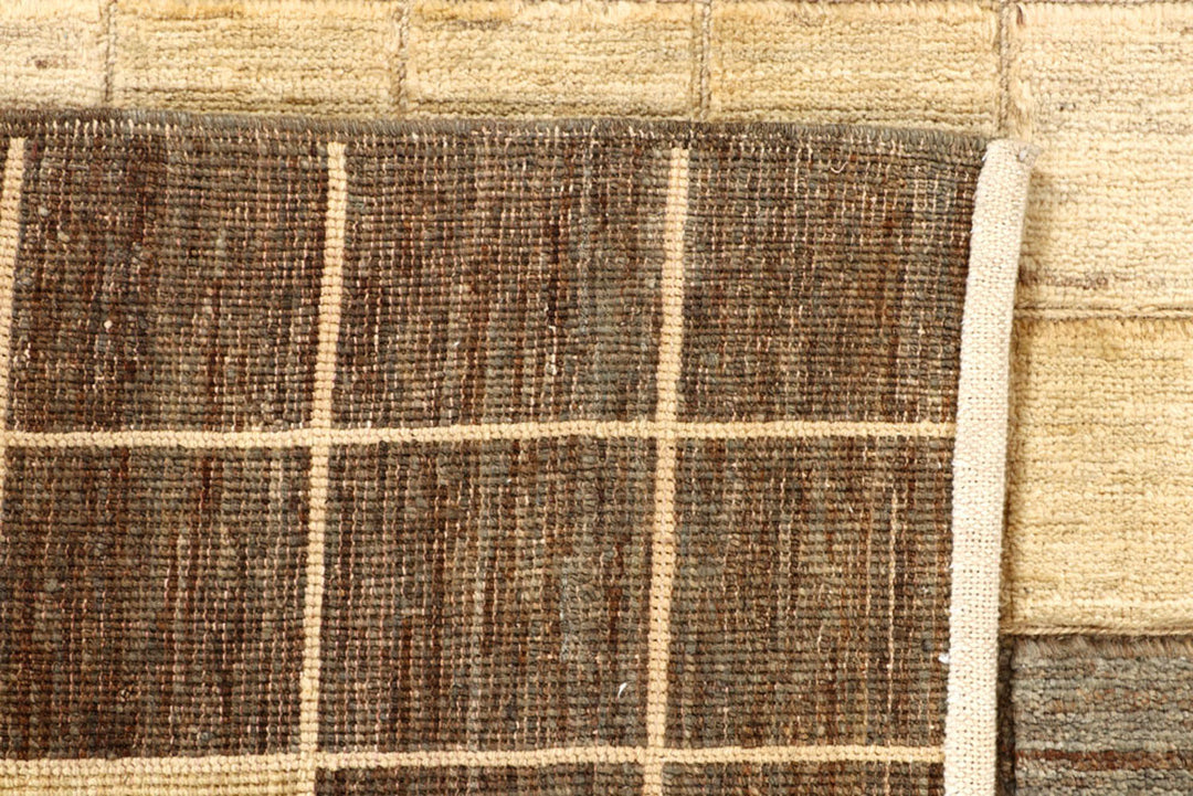 Tan Gabbeh 4'  4" x 6'  1" - No. QA82806
