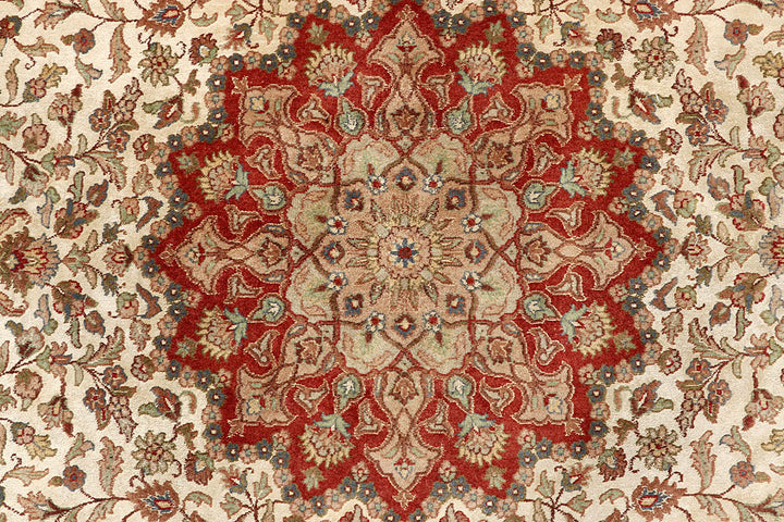 Cornsilk Kashan 6' 8 x 9' 11 - No. 56699 - ALRUG Rug Store
