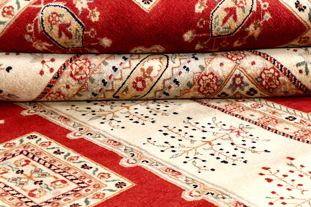 Firebrick Bakhtiar 5' 6 x 7' 10 - No. 56716 - ALRUG Rug Store