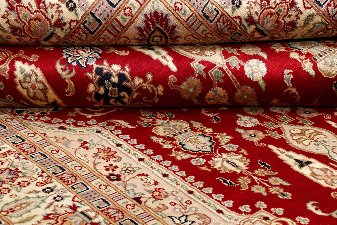 Firebrick Isfahan 4' 6 x 6' 8 - No. 56746