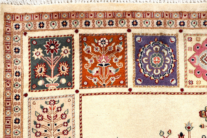 Cornsilk Bakhtiar 4' 7 x 7' - No. 56750 - ALRUG Rug Store
