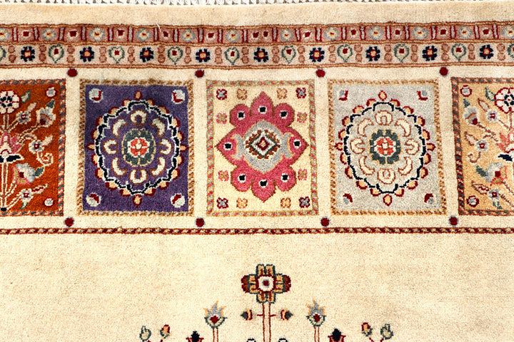 Cornsilk Bakhtiar 4' 7 x 7' - No. 56750 - ALRUG Rug Store