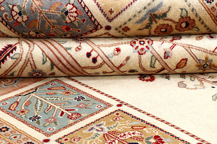 Cornsilk Bakhtiar 4' 7 x 7' - No. 56750 - ALRUG Rug Store
